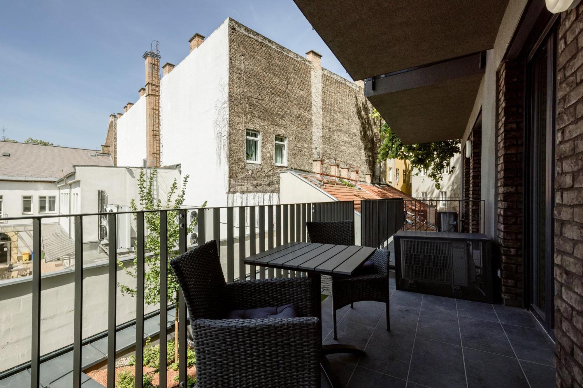 Sleek Apartment With Balcony And Parking Budapest Ngoại thất bức ảnh